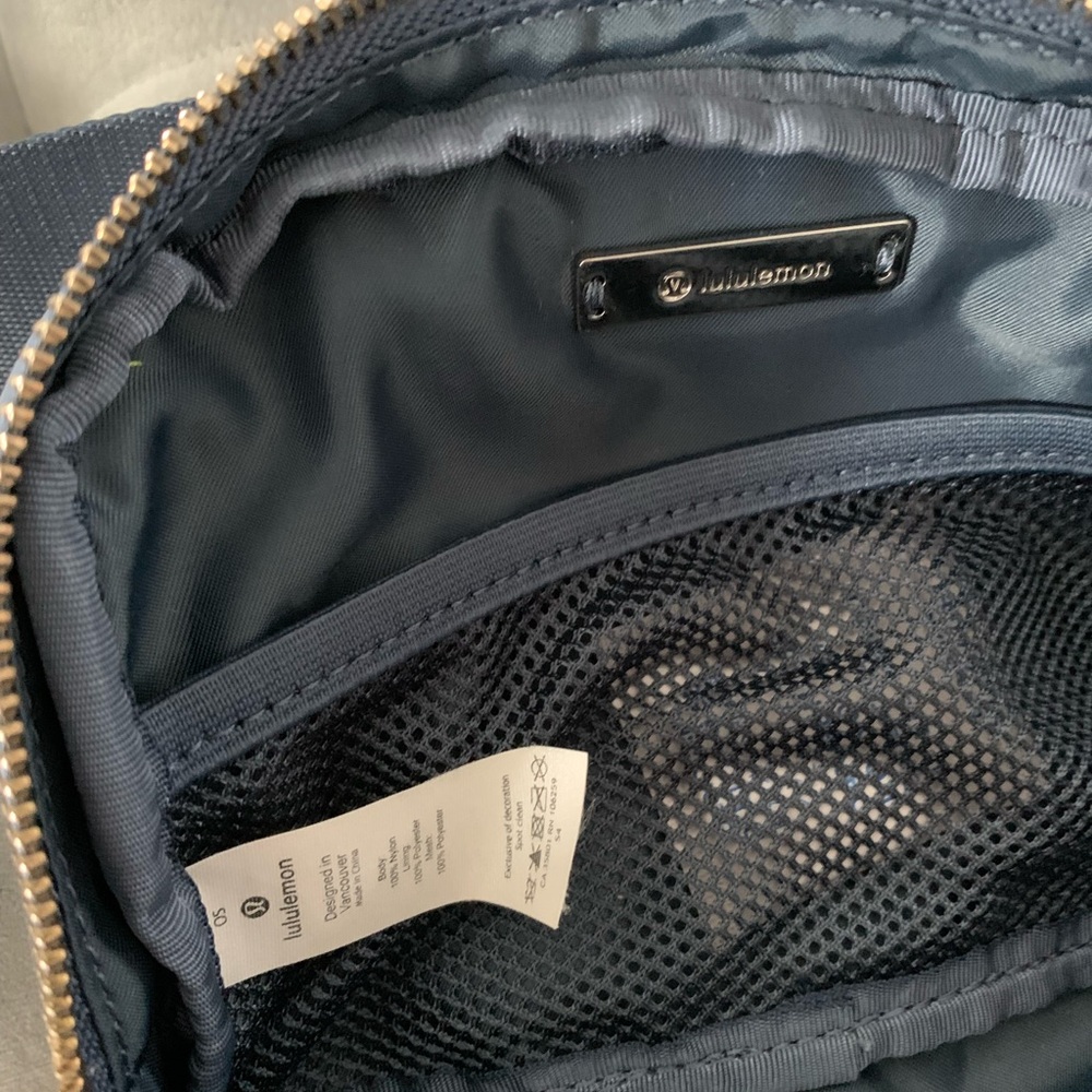 NWT ORIGINAL OG Lululemon Everywere Belt Bag Code Blue - Picture 7 of 16